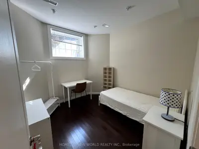 Att/Row/Townhouse in Toronto
