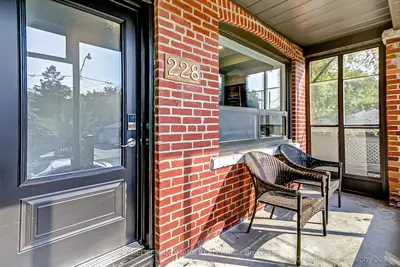 Att/Row/Townhouse in Toronto