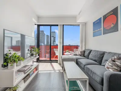 215 Queen Street W 1302, Toronto C01, On M5v 0p5