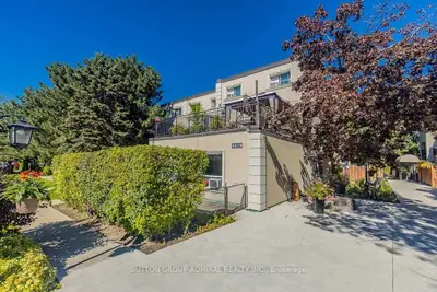 Condo Townhouse in Toronto