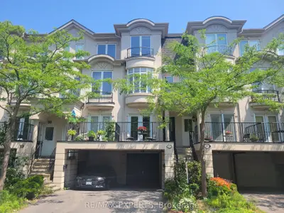 Att/Row/Townhouse in Toronto