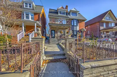Triplex in Toronto