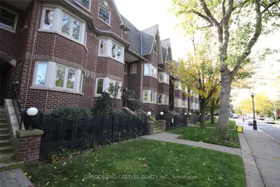 Condo Townhouse in Toronto