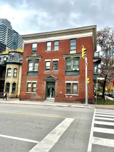 592 Church Street 4, Toronto C08, On M4y 2e5