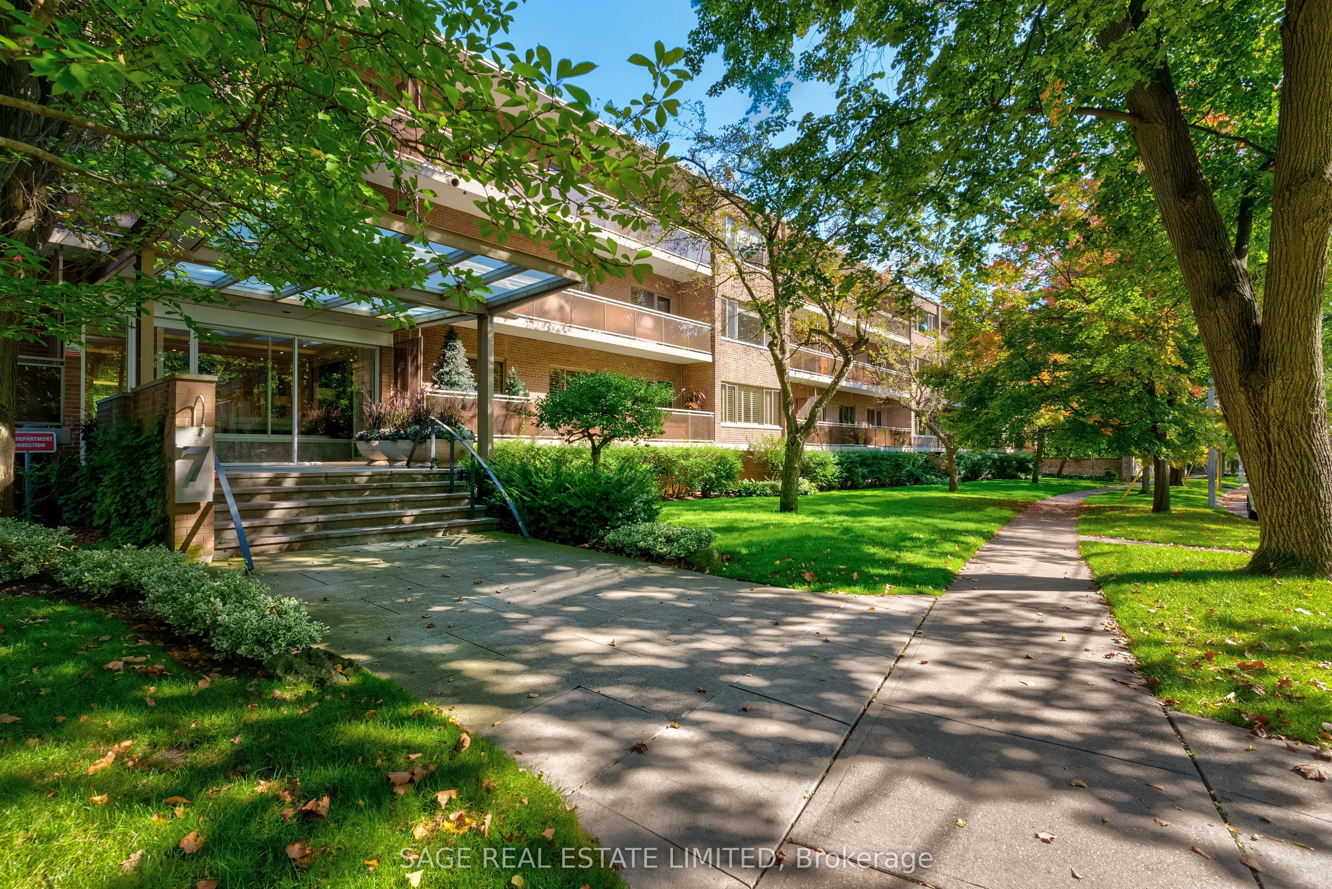 7 Thornwood Road 108, Toronto C09, On M4w 2r8