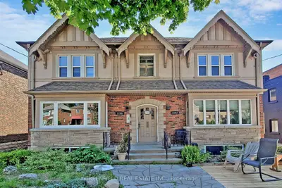 Fourplex in Toronto