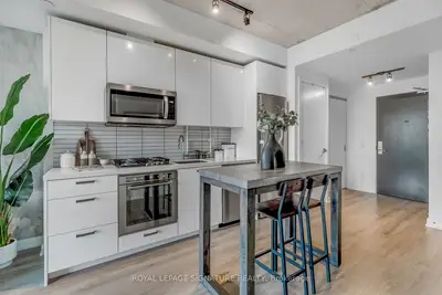 Condo Apartment in Toronto