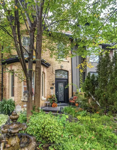 Duplex in Toronto