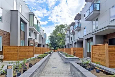 Condo Townhouse in Toronto