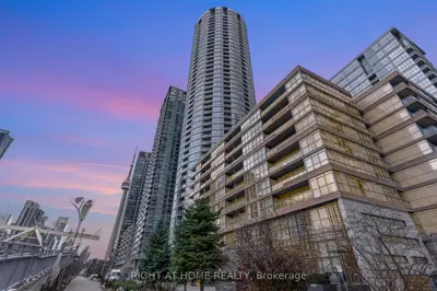 Condo Apartment in Toronto