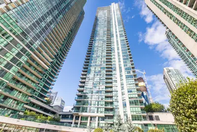18 Harbour Street 1711, Toronto C01, On M5j 2z6