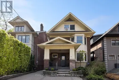 Triplex in Toronto