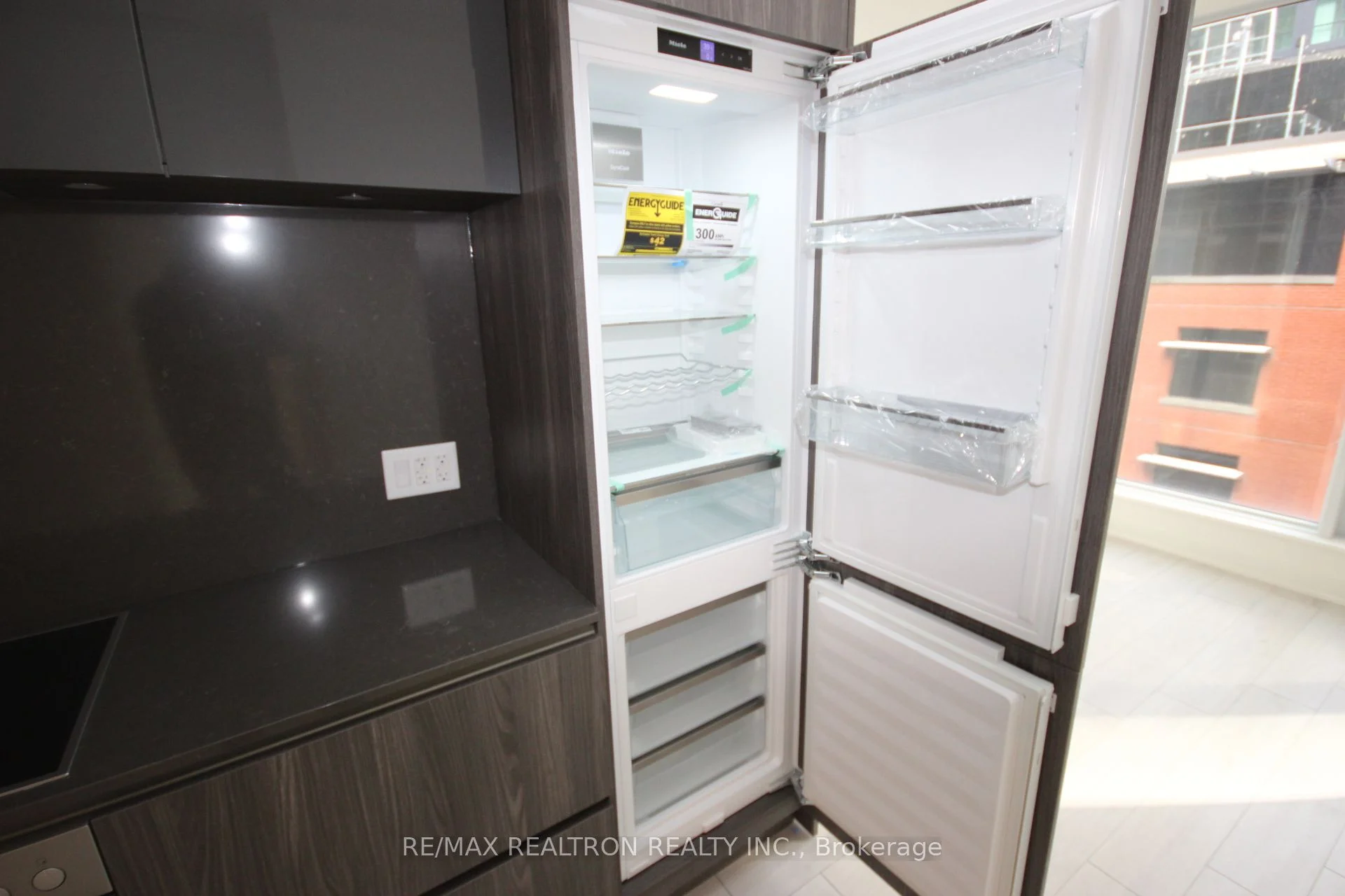 15 Mercer Street 816, Toronto C01, ON M5V 0T8