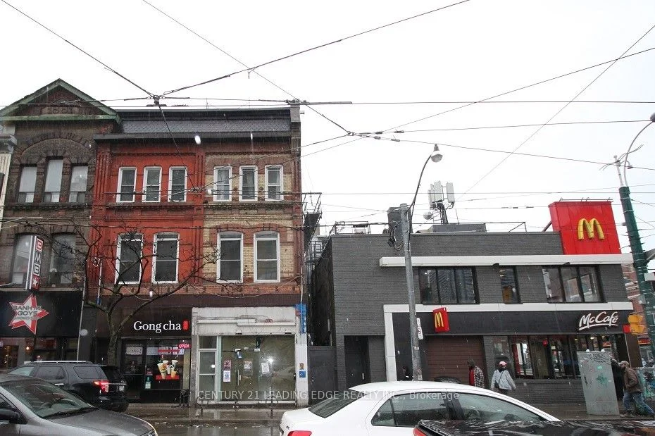 Att/Row/Townhouse in Toronto