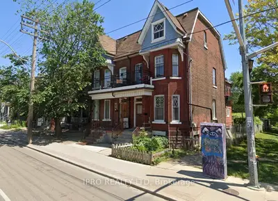 Fourplex in Toronto