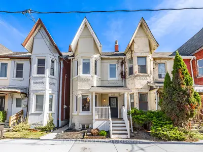 Att/Row/Townhouse in Toronto