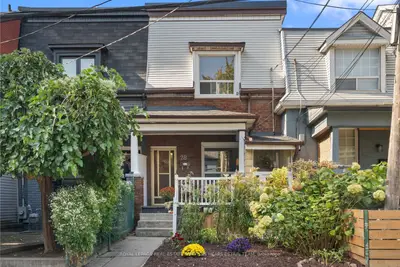 Att/Row/Townhouse in Toronto