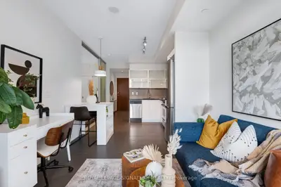 Condo Apartment in Toronto