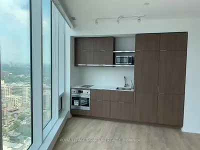197 Yonge Street 3712, Toronto C01, On M5b 1m4