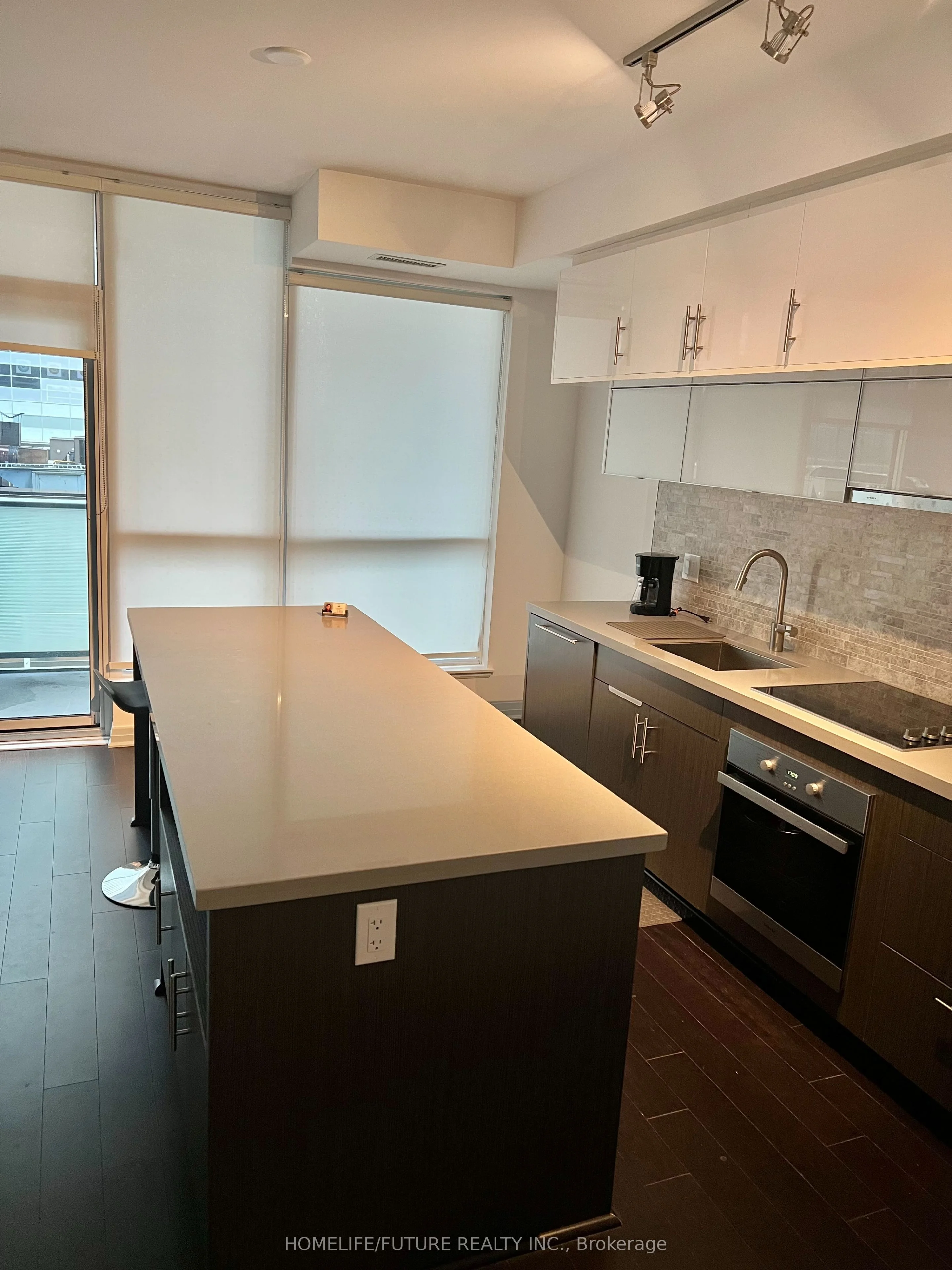 8 Mercer Street 402, Toronto C01, ON M5V 0C4