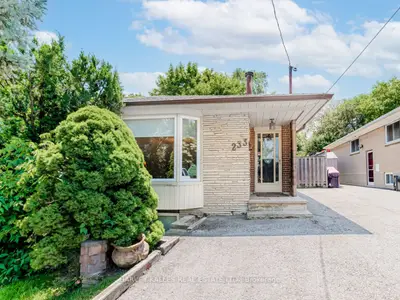 233 Woodsworth Road, Toronto C12, On M2l 2t5