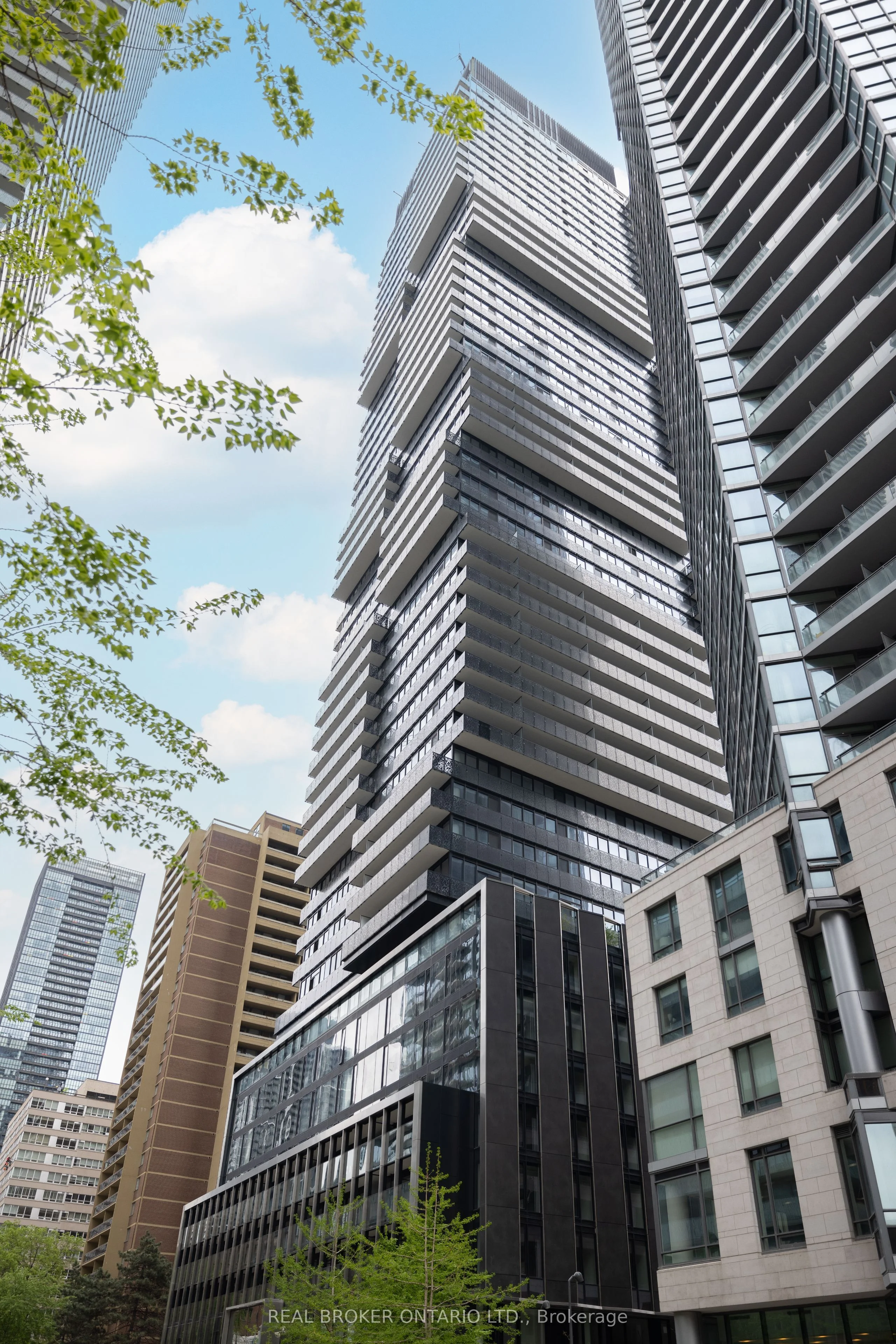 55 Charles Street E 2206, Toronto C08, On M4y 0j1