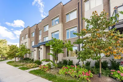 Att/Row/Townhouse in Toronto