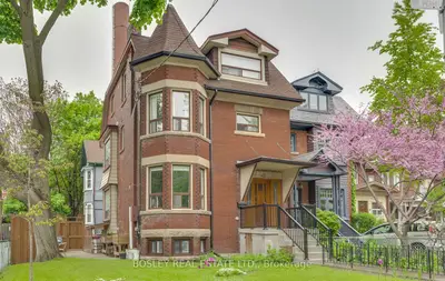 Fourplex in Toronto