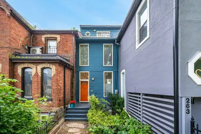 Att/Row/Townhouse in Toronto
