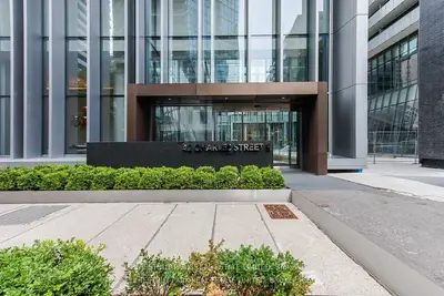 42 Charles Street E 3306, Toronto C08, On M4y 1t4