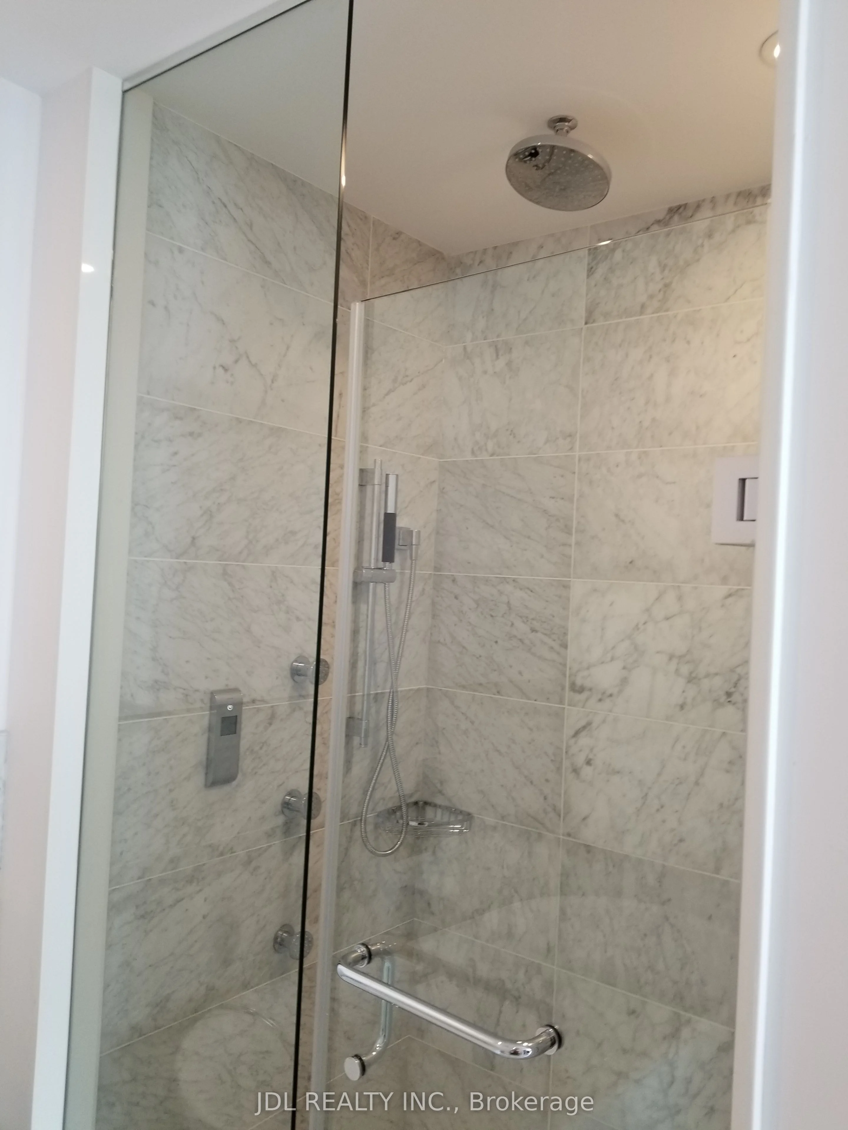 488 University Avenue W 2412, Toronto C01, On M5g 0c1