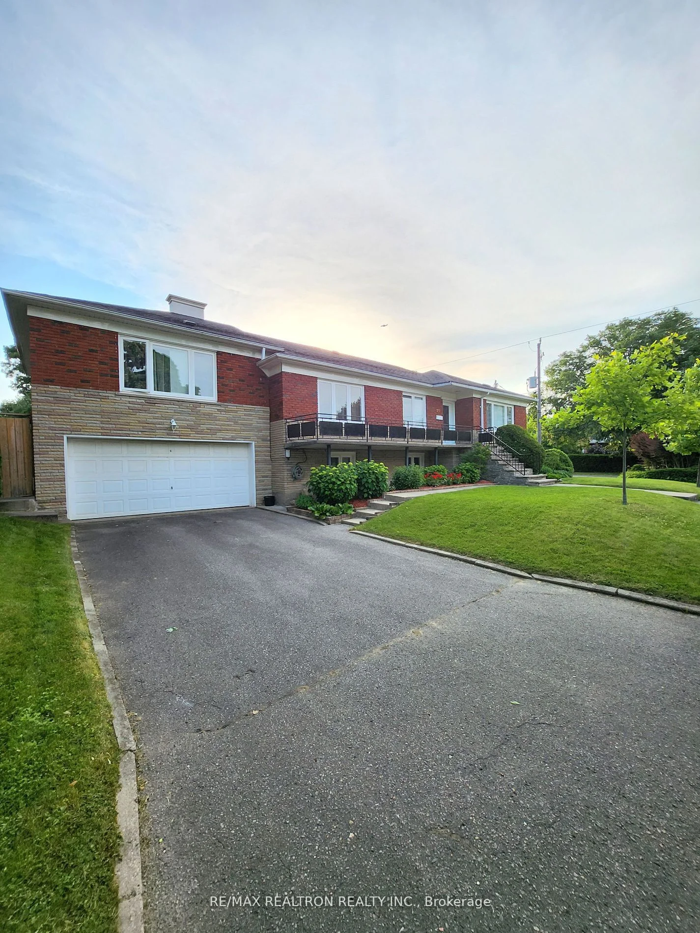 257 Betty Ann Drive, Toronto C07, On M2r 1a9
