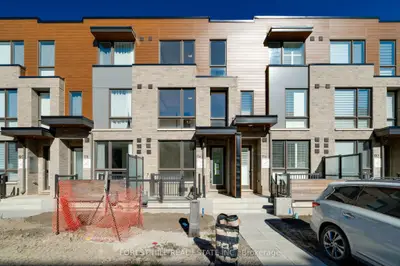 Att/Row/Townhouse in Toronto
