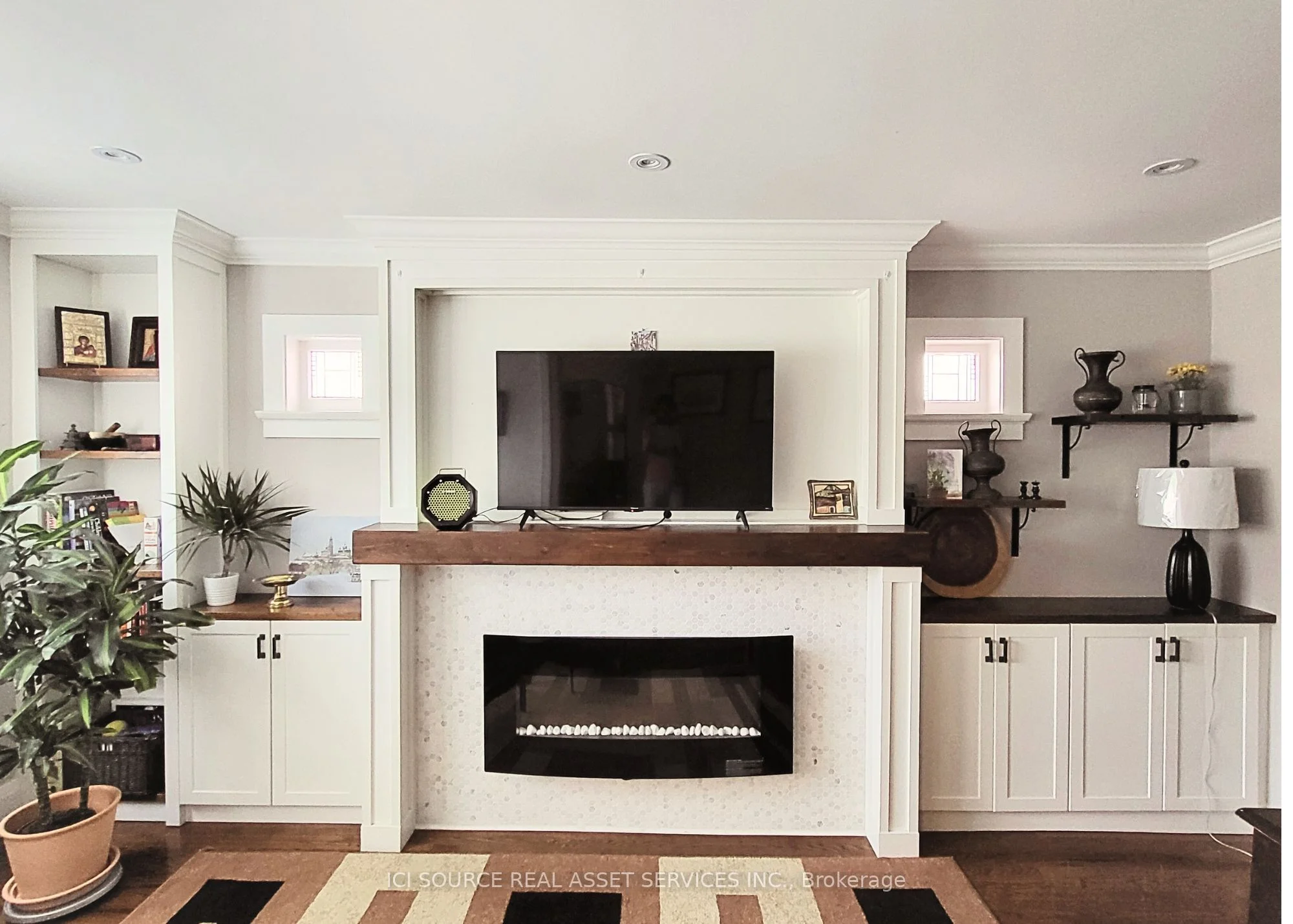 687 Glencairn Avenue Upper, Toronto C04, On M6b 1z8