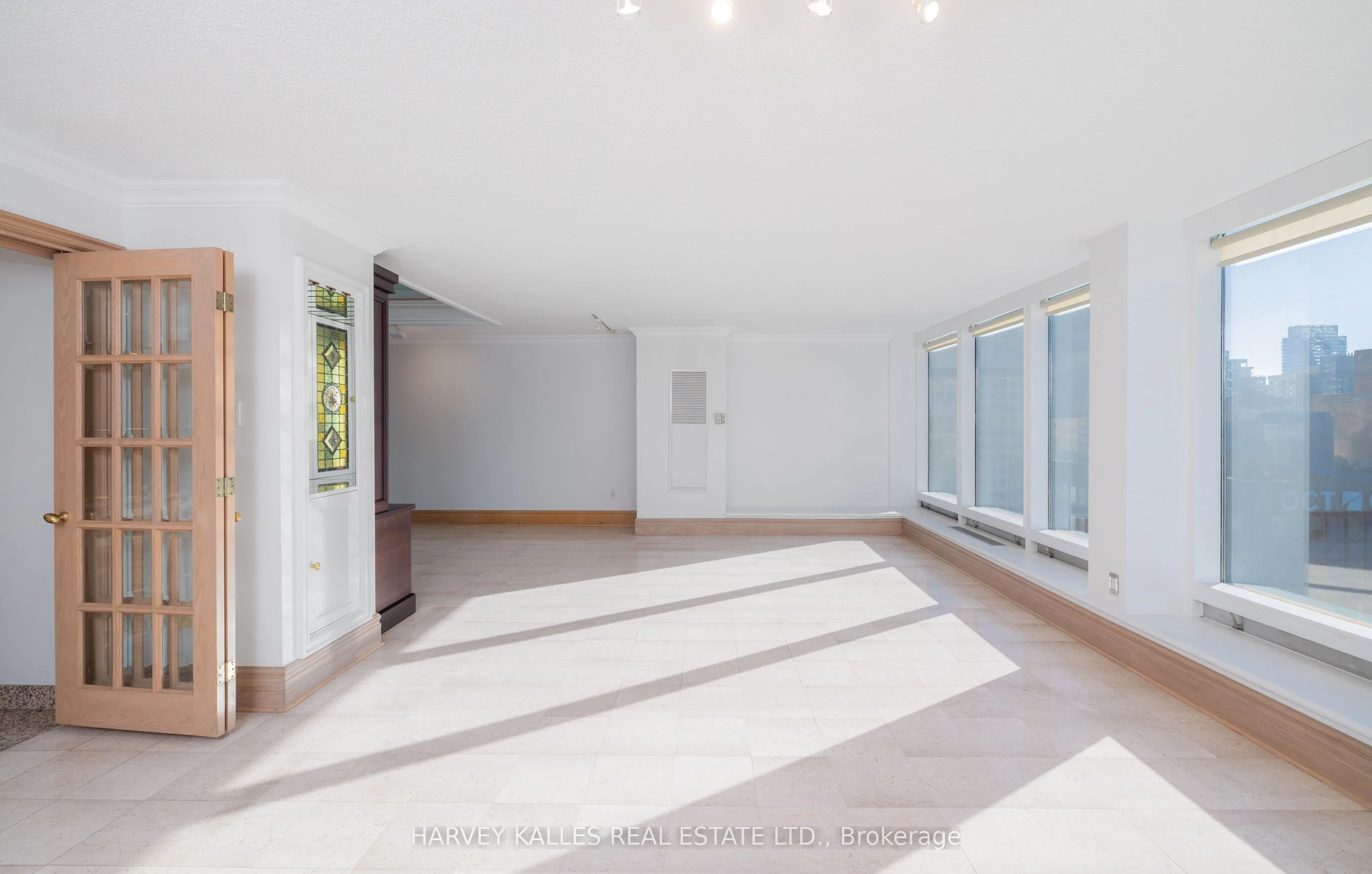 110 Bloor Street W 2006, Toronto C02, ON M5S 2W7