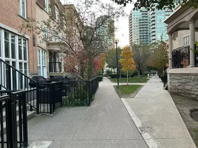 Condo Townhouse in Toronto
