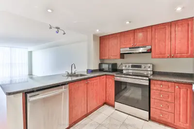 705 King Street W 814, Toronto C01, On M5v 2w8