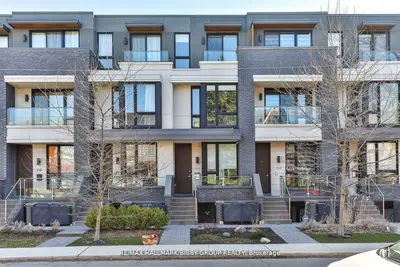 Att/Row/Townhouse in Toronto