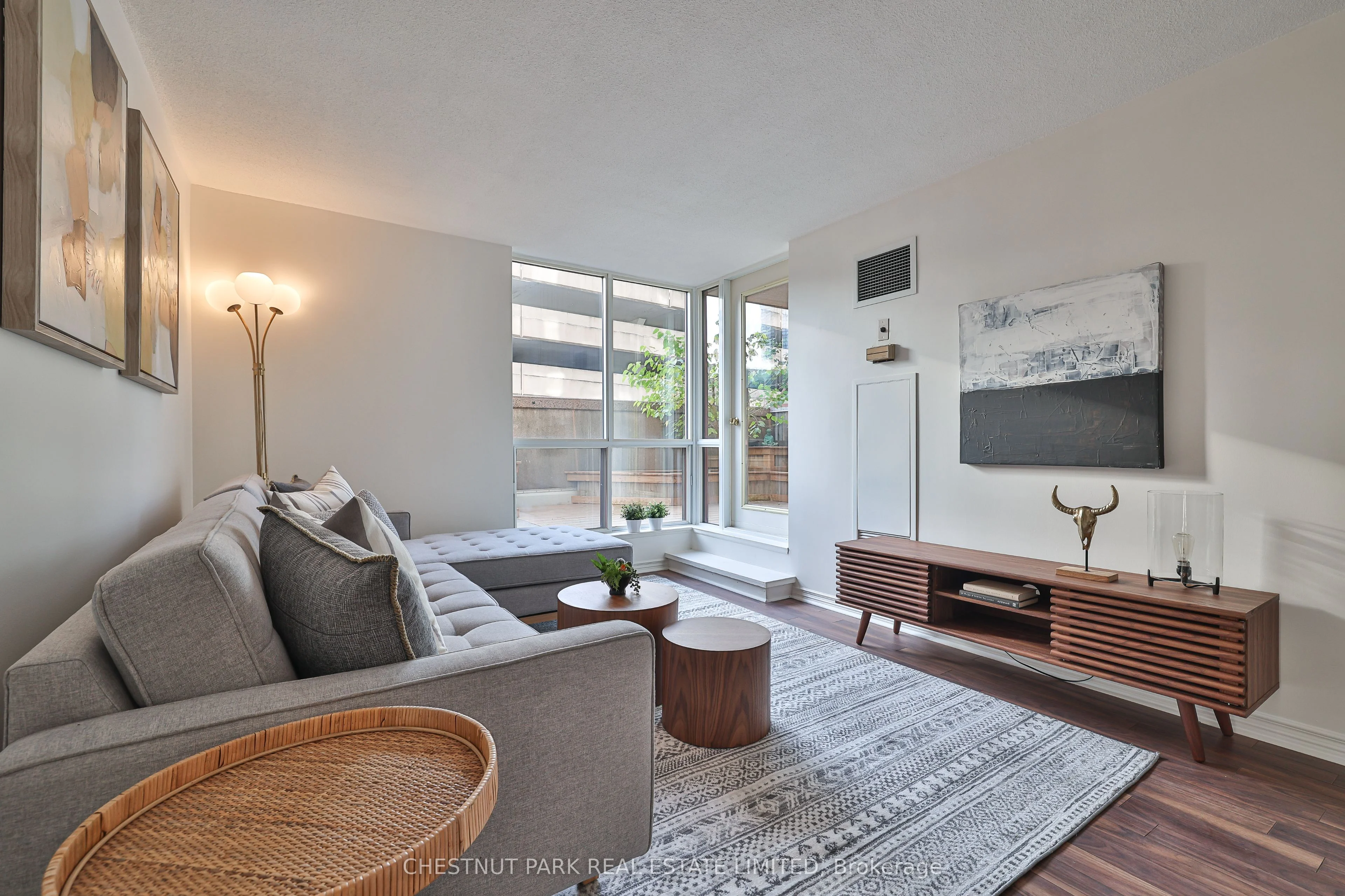736 Bay Street 305, Toronto C01, On M5g 2m4