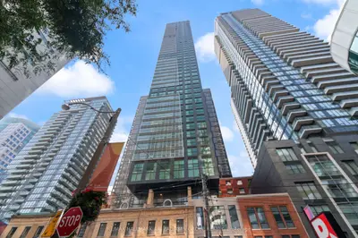 327 King Street W 4002, Toronto C01, On M5v 0w7