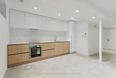 Att/Row/Townhouse in Toronto