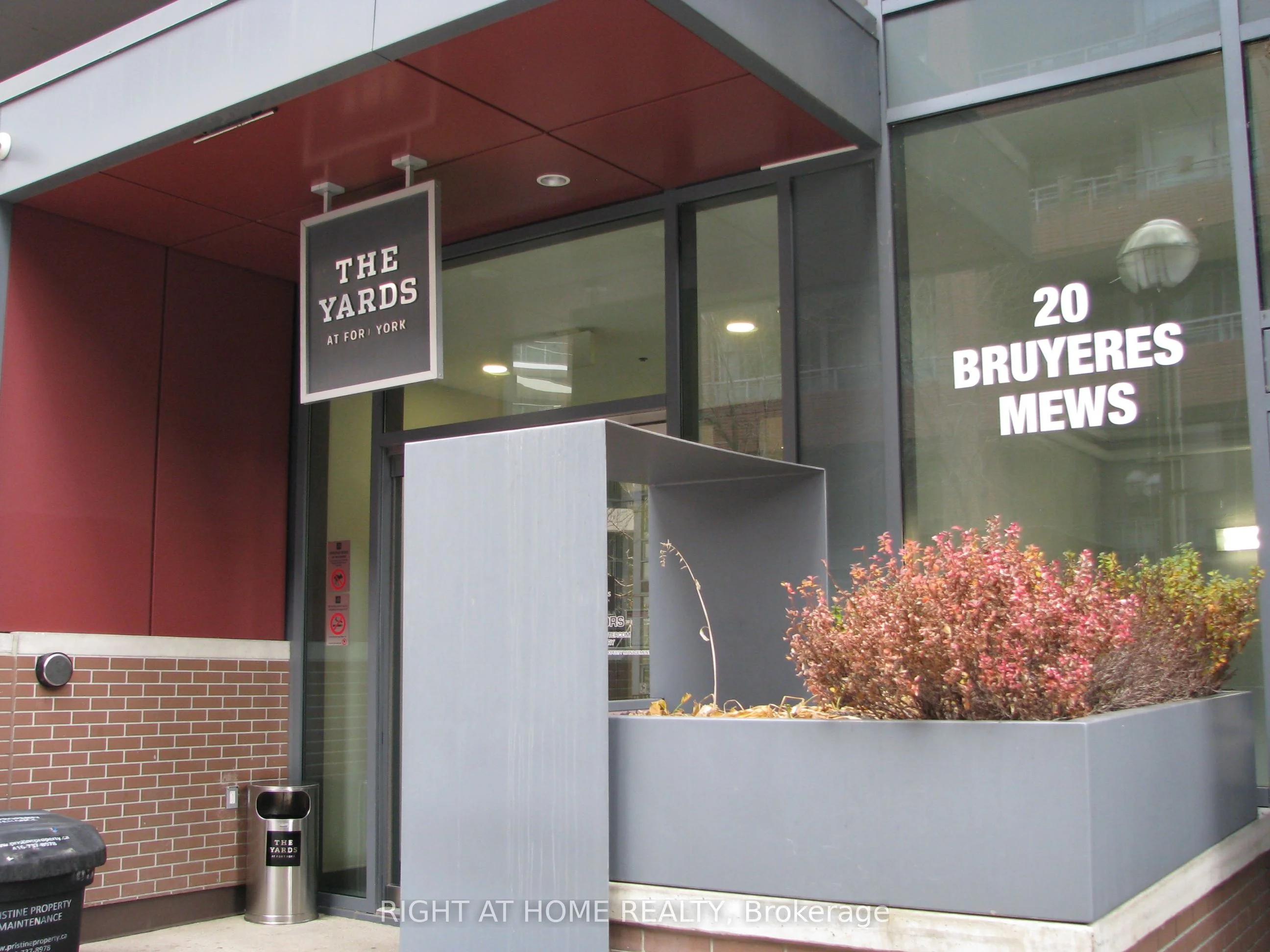 20 Bruyeres Mews 1109, Toronto C01, On M5v 0g8