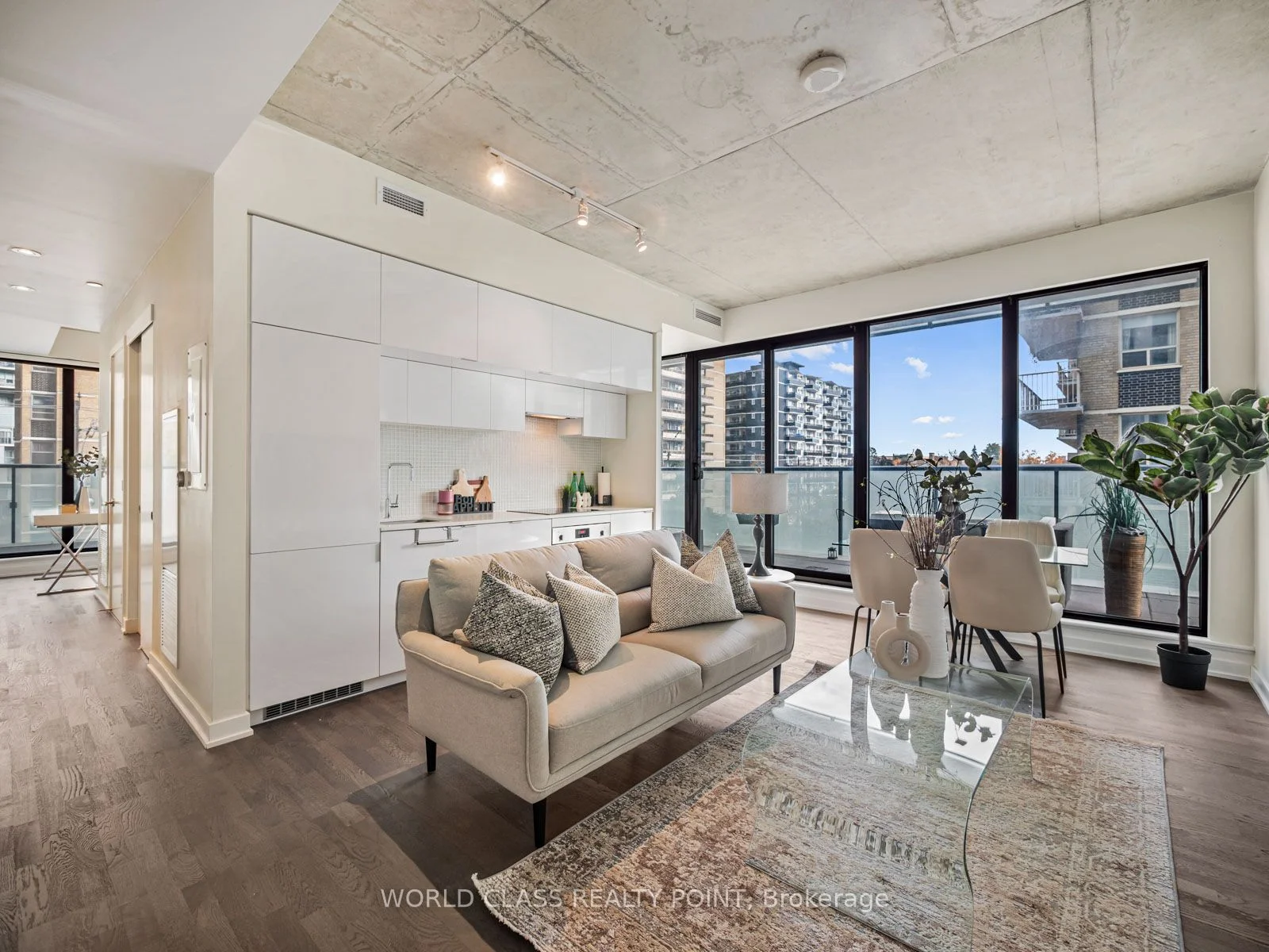 Condo Apartment in Toronto