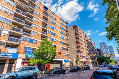Condo Apartment in Toronto