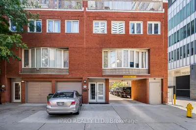 Condo Townhouse in Toronto
