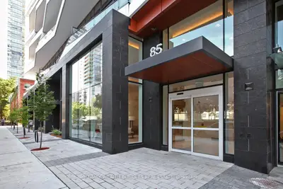 85 Wood Street Th02, Toronto C08, On M4y 2c2