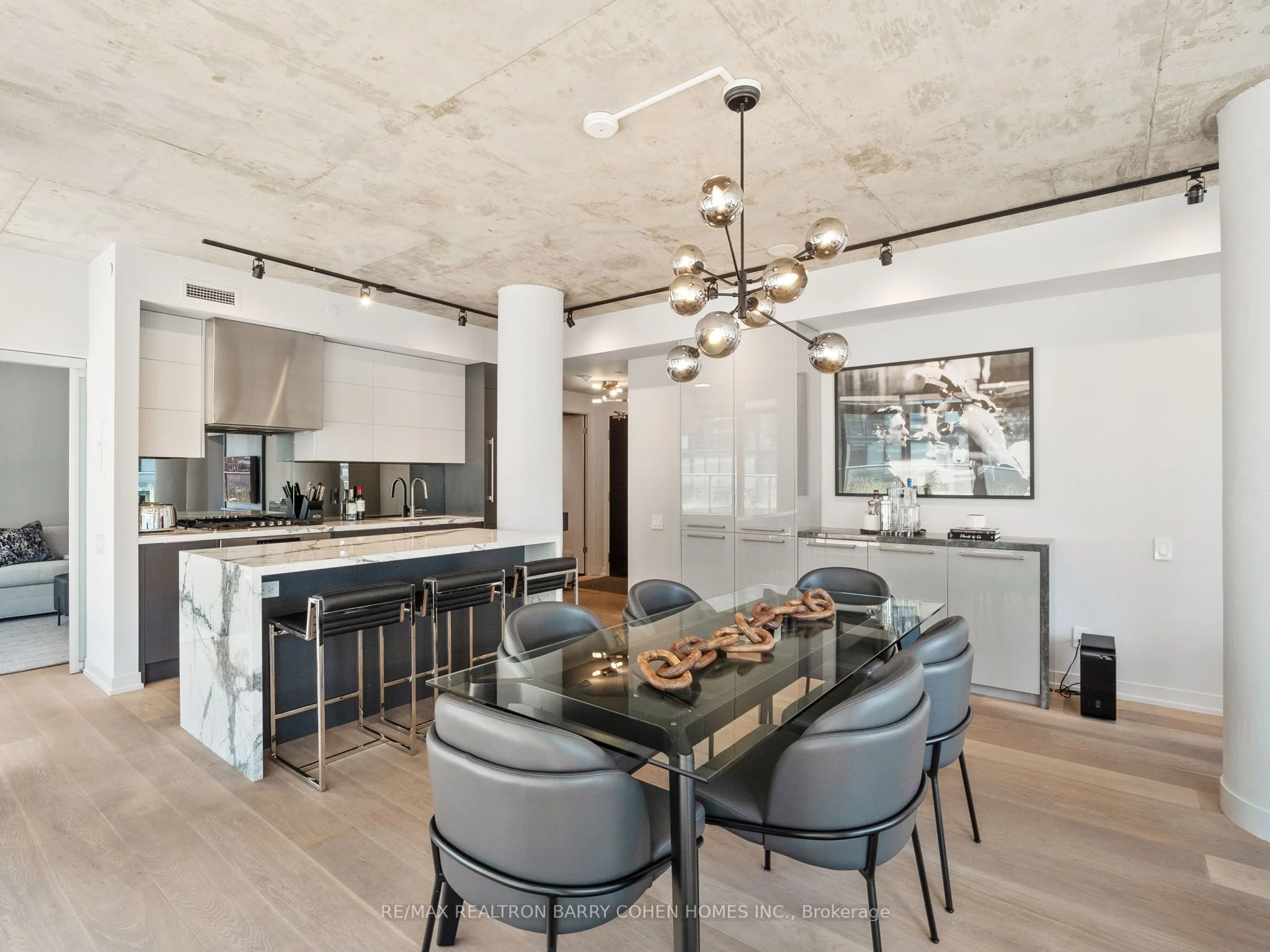 650 King Street W 810, Toronto C01, ON M5V 0H6