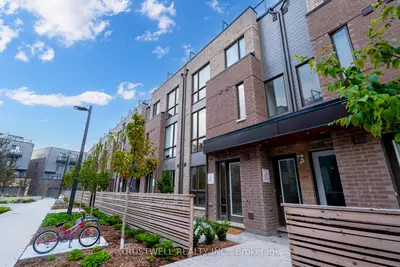 Condo Townhouse in Toronto