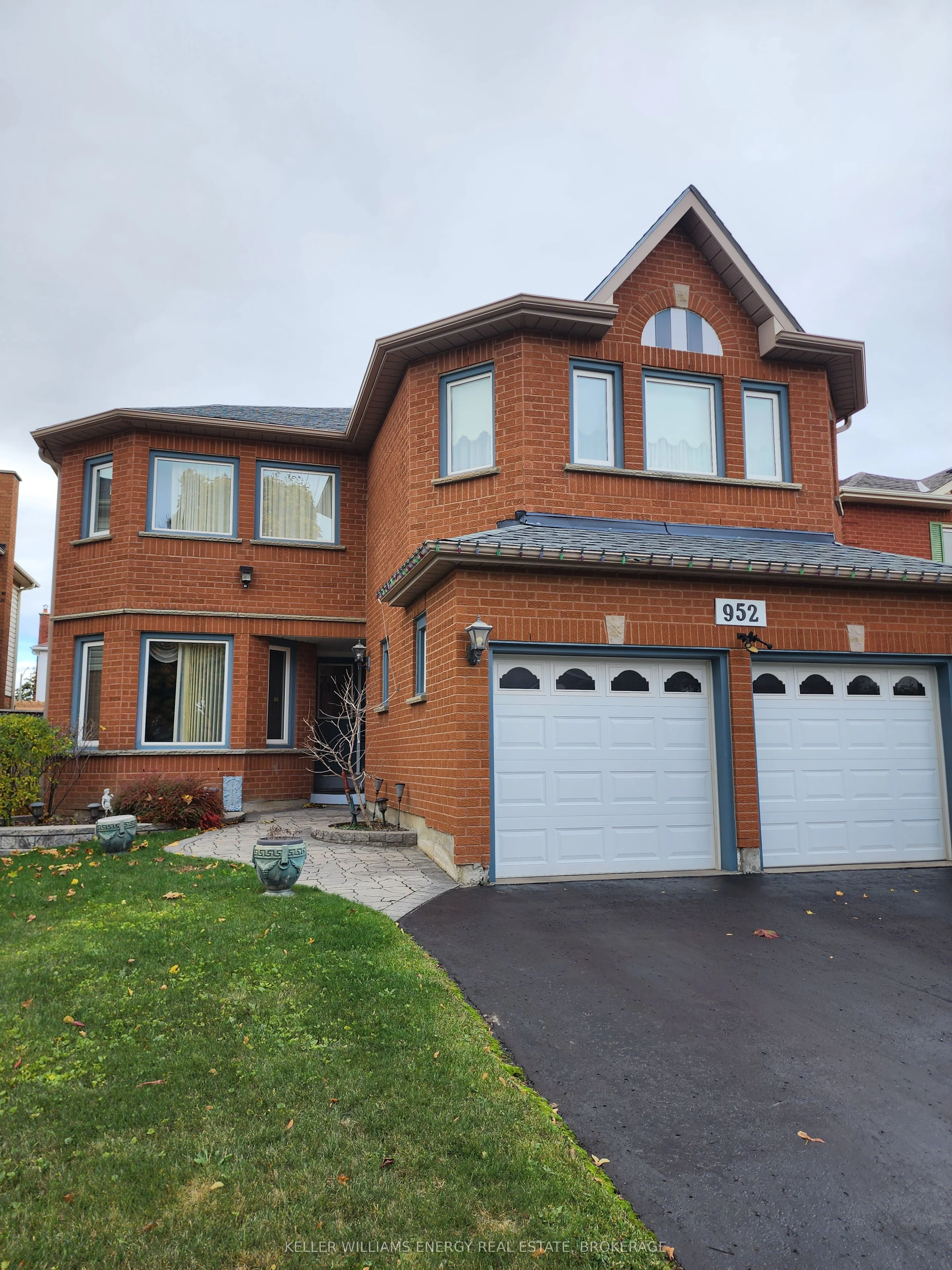 Detached in Oshawa