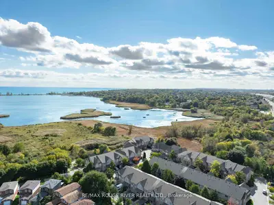 Condo Townhouse in Pickering
